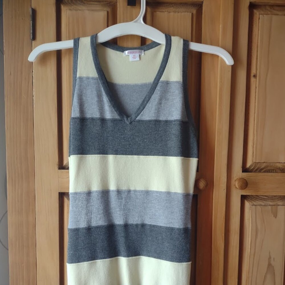 X-Small, Sleeveless Lightweight Sweater MIni Dress in Gray & Yellow